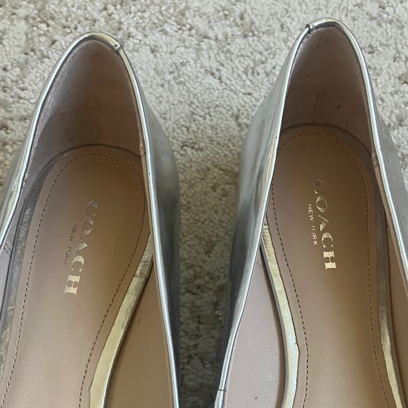 Coach Wilma Metallic Silver Pointed Toe Flats BNIB Size 7 - Picture 5 of 13